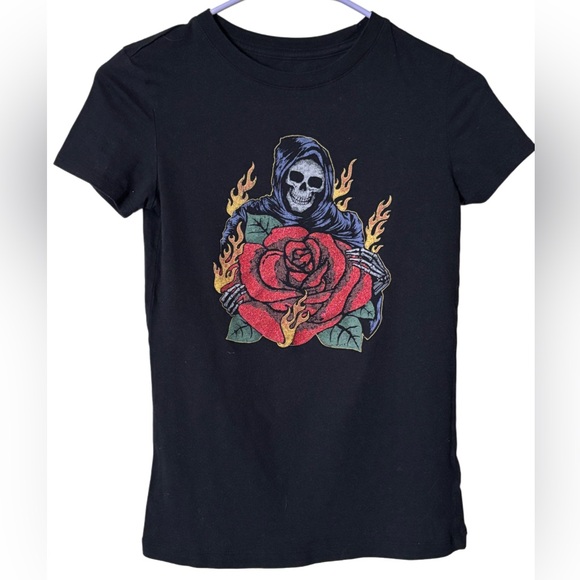 Aeropostale Tops - Aeropostale Black Skeleton and Rose T-Shirt
Size XS